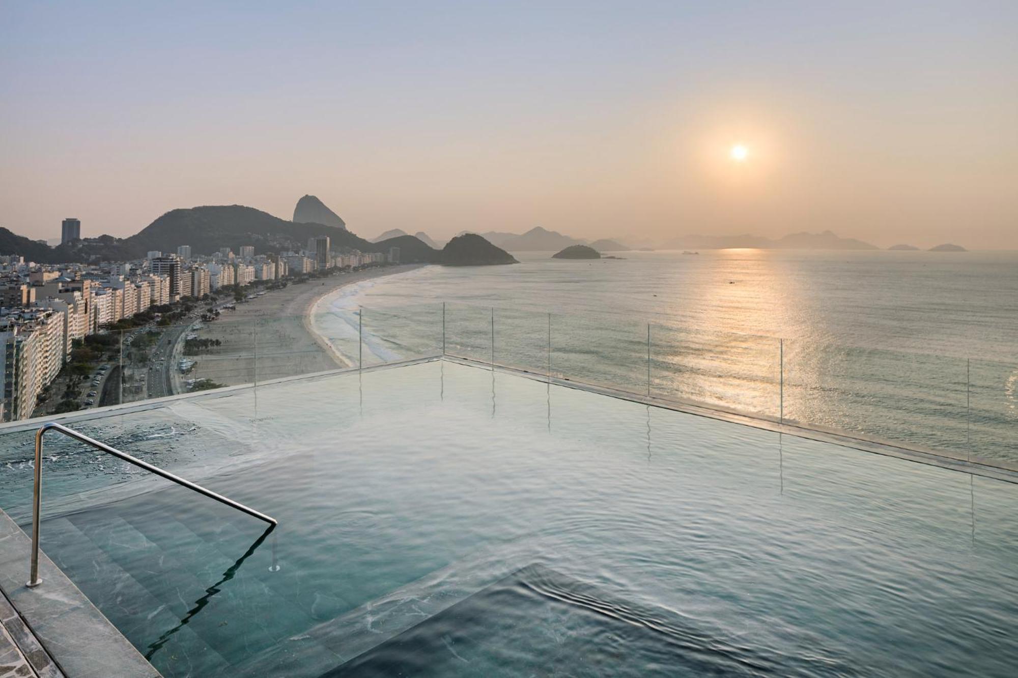 Rio Othon Palace Rio de Janeiro Exterior photo The pool deck of the hotel