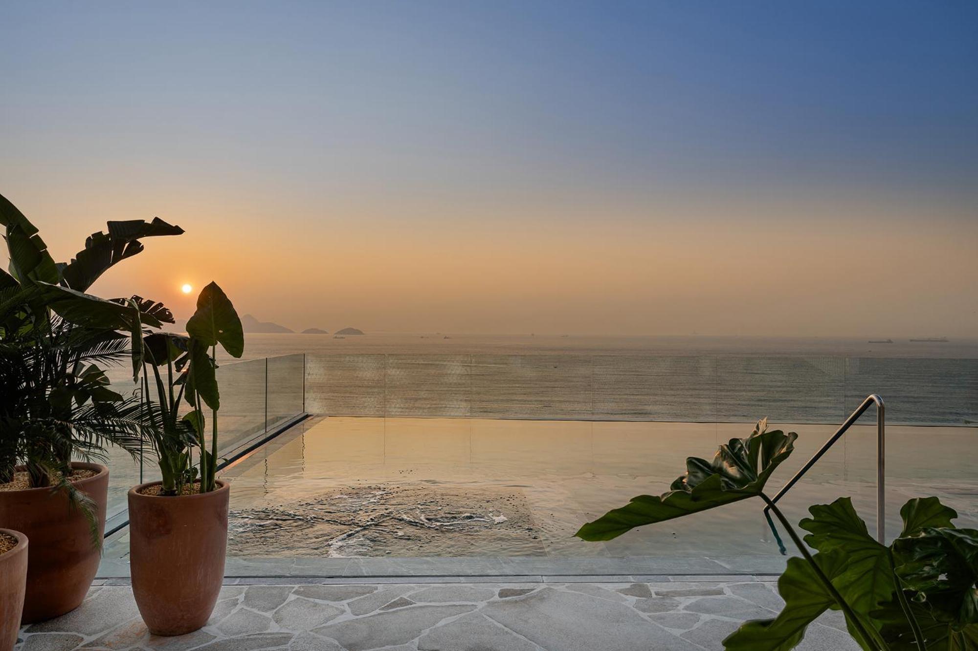 Rio Othon Palace Rio de Janeiro Exterior photo The pool deck of the hotel