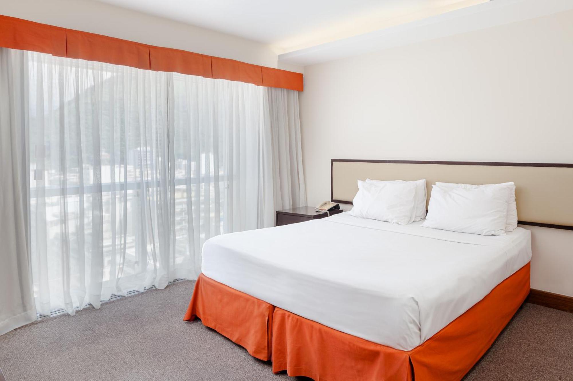 Rio Othon Palace Rio de Janeiro Exterior photo A bed with a bed skirt
